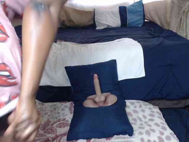 Prettybkack25 webcam