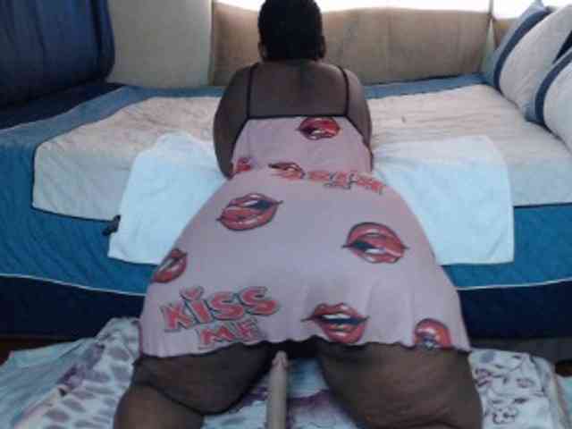 Prettybkack25 webcam