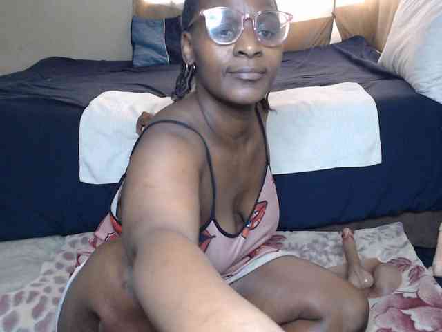 Prettybkack25 webcam