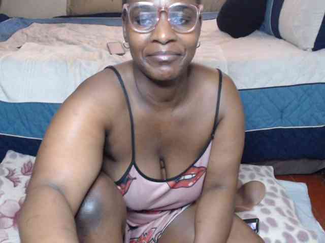 Prettybkack25 webcam