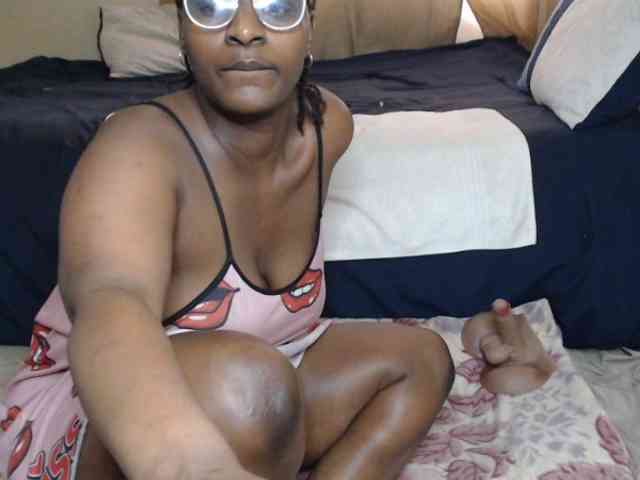 Prettybkack25 webcam