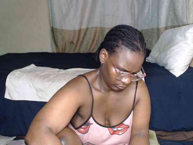 Prettybkack25 webcam