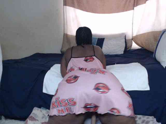 Prettybkack25 webcam