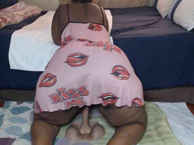 Prettybkack25 webcam