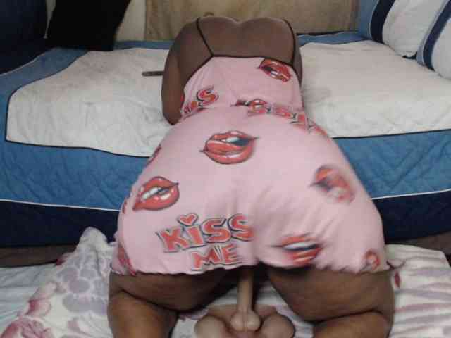 Prettybkack25 webcam