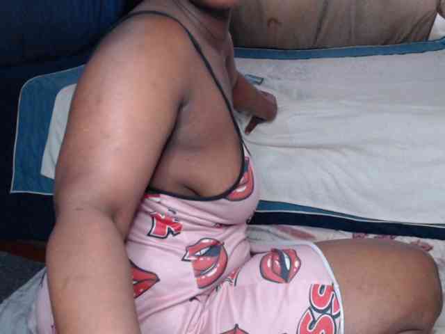 Prettybkack25 webcam