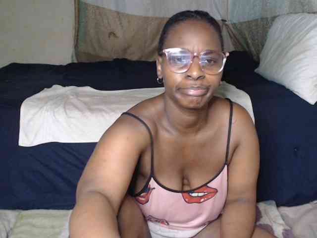 Prettybkack25 webcam