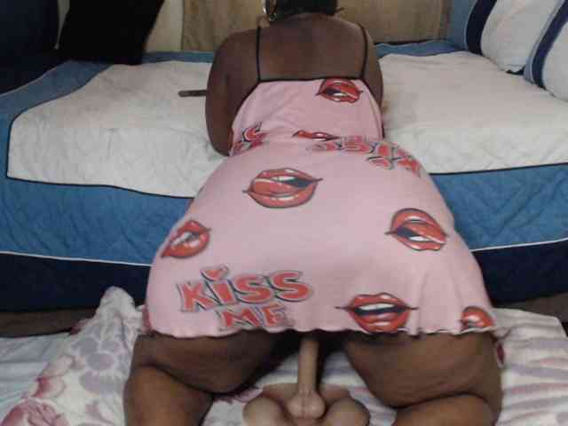 Prettybkack25 webcam