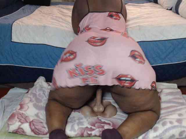 Prettybkack25 webcam