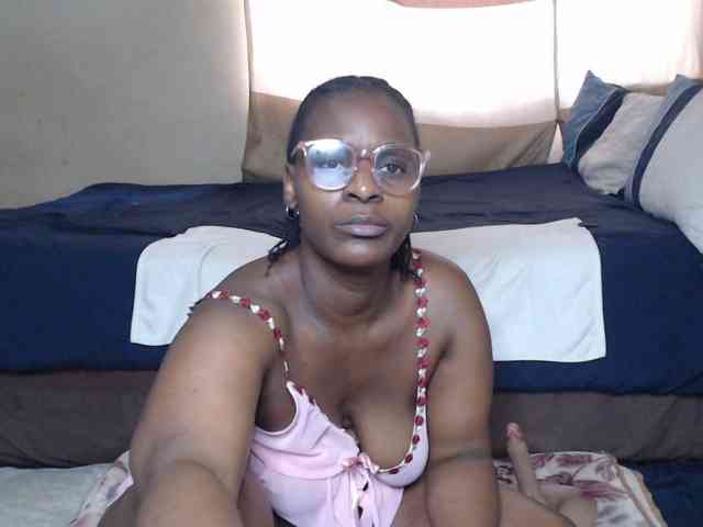 Prettybkack25 webcam