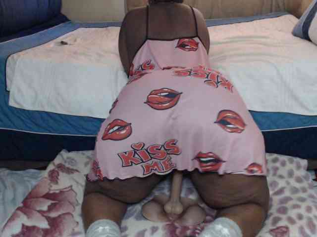 Prettybkack25 webcam