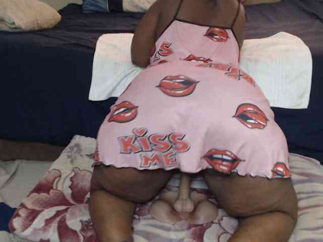 Prettybkack25 webcam