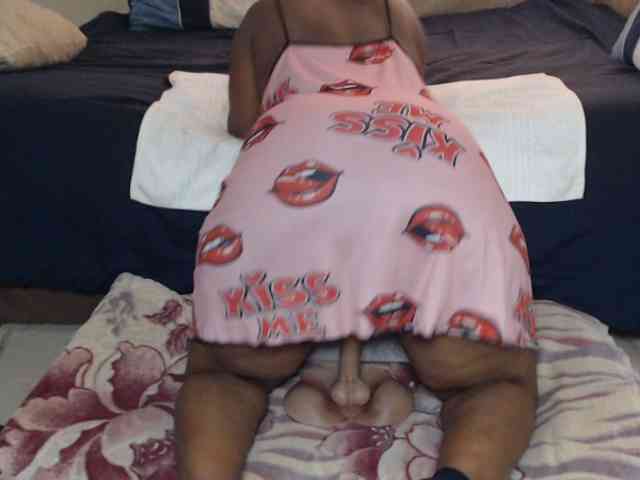 Prettybkack25 webcam
