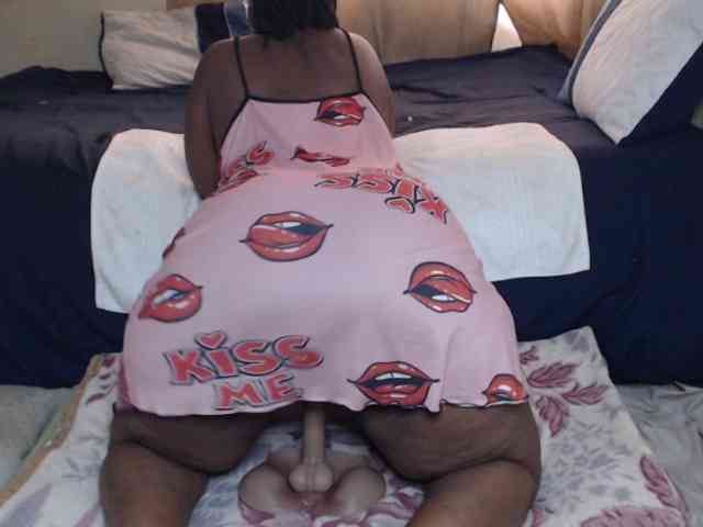 Prettybkack25 webcam