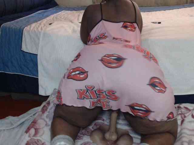 Prettybkack25 webcam