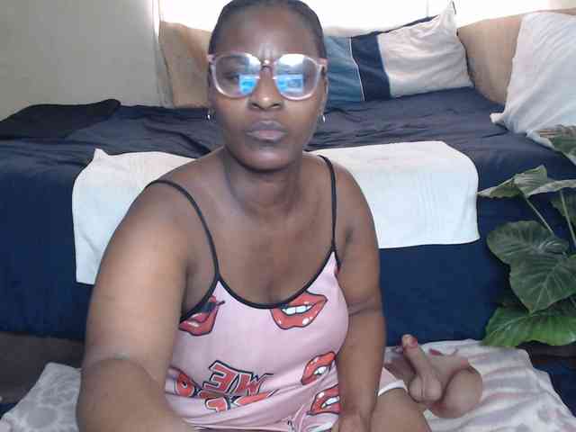 Prettybkack25 webcam