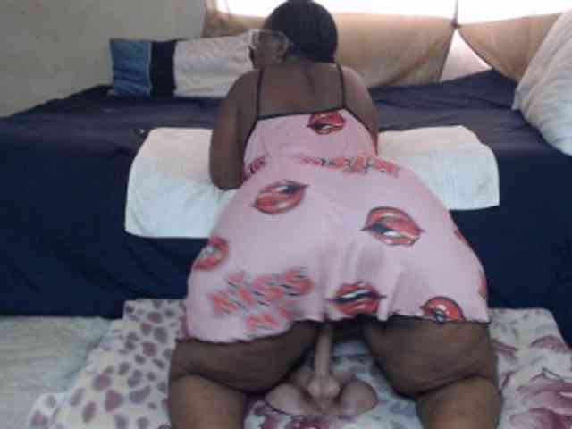 Prettybkack25 webcam