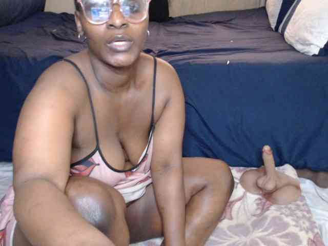 Prettybkack25 webcam