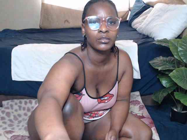 Prettybkack25 webcam