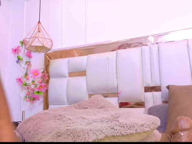 aylin-rose's live room