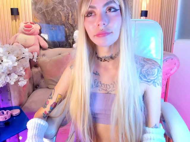Sabrinaa1 live cam on BongaCams