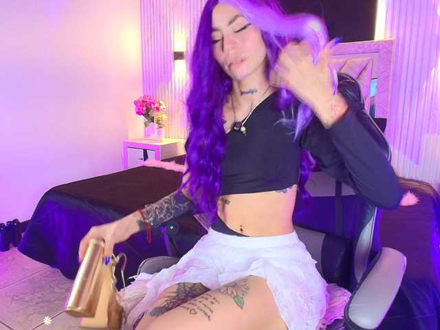 Sabrinaa1 live cam on BongaCams