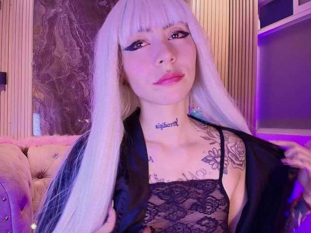 Sabrinaa1 live cam on BongaCams
