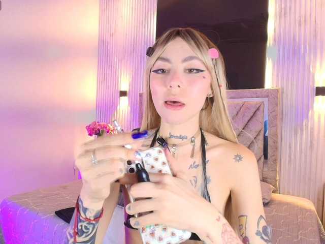 Sabrinaa1 live cam on BongaCams