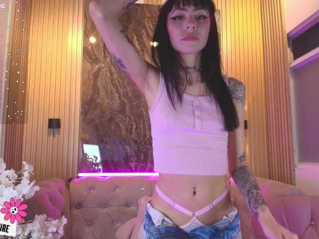 Sabrinaa1's BongaCams show and profile