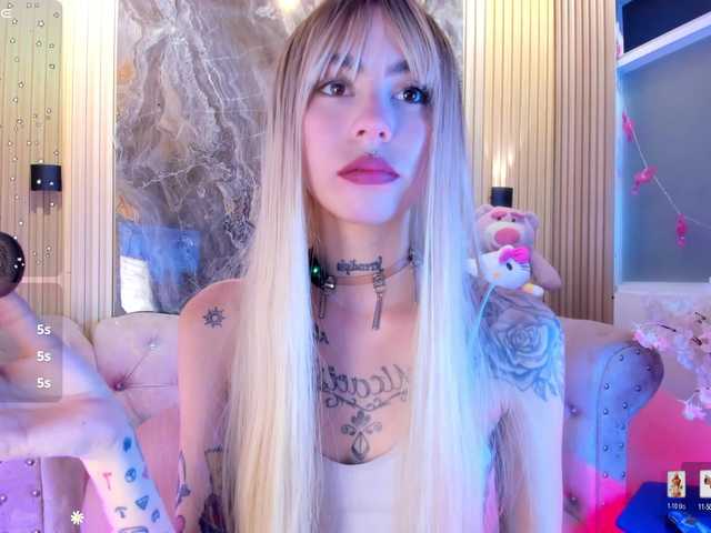 Sabrinaa1 live cam on BongaCams