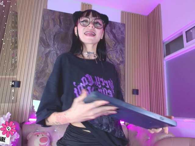 Sabrinaa1's BongaCams show and profile