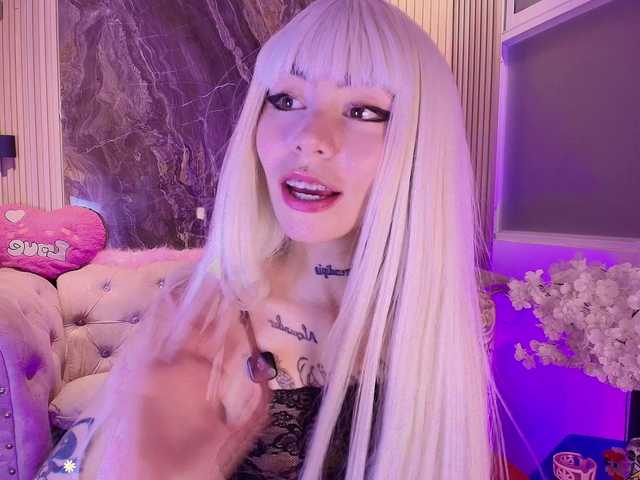 Sabrinaa1 live cam on BongaCams