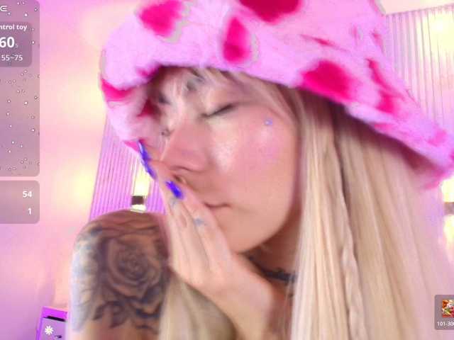 Sabrinaa1, live now on BongaCams