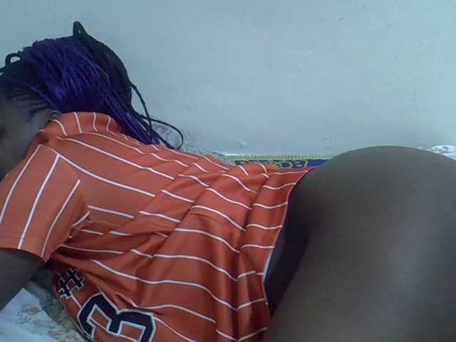 Sweet-diva live cam on BongaCams
