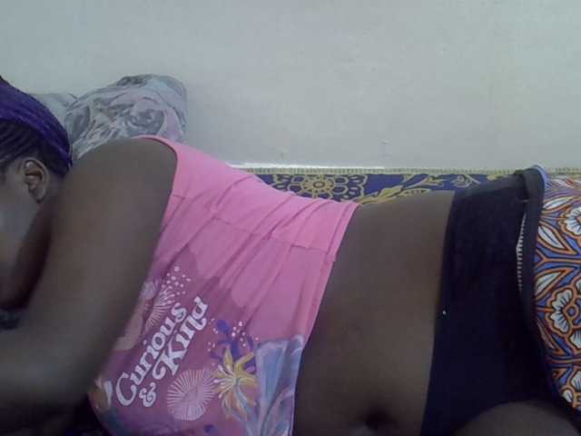 Sweet-diva live cam on BongaCams