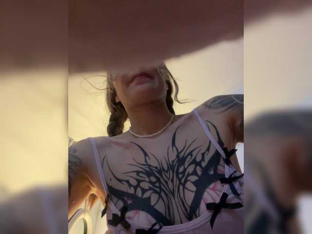 TaylorKnapp, live now on BongaCams