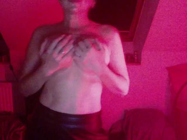 erikaboom66 live cam on BongaCams