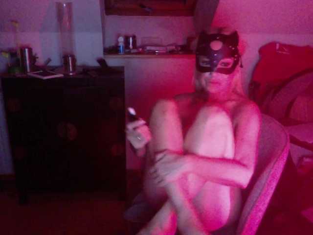 erikaboom66 live cam on BongaCams