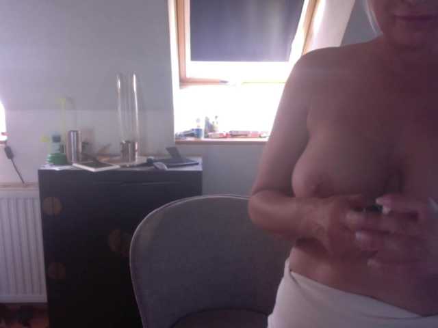 erikaboom66 live cam