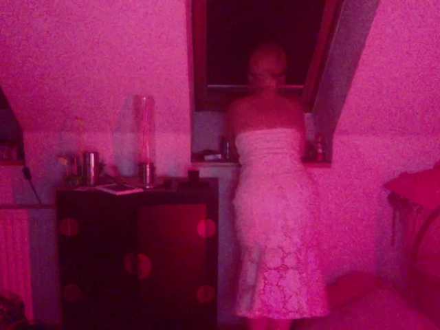 erikaboom66 live cam on BongaCams