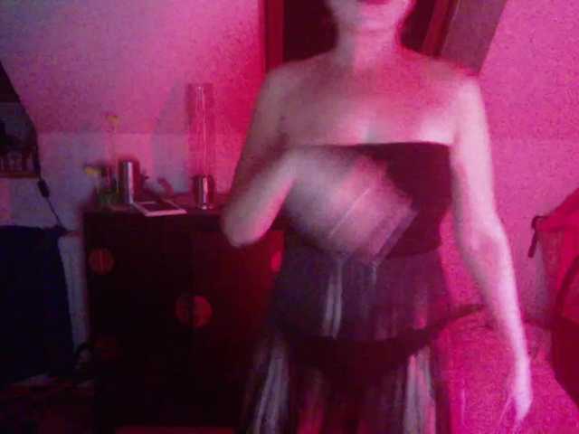 erikaboom66 live cam on BongaCams