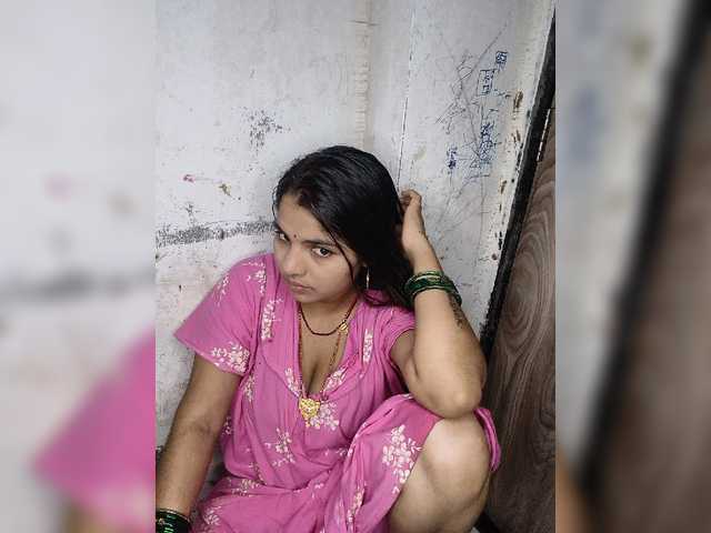 Tunnidelhi live webcam show