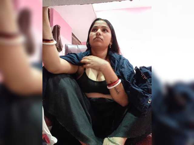 Tunnidelhi live cam on BongaCams