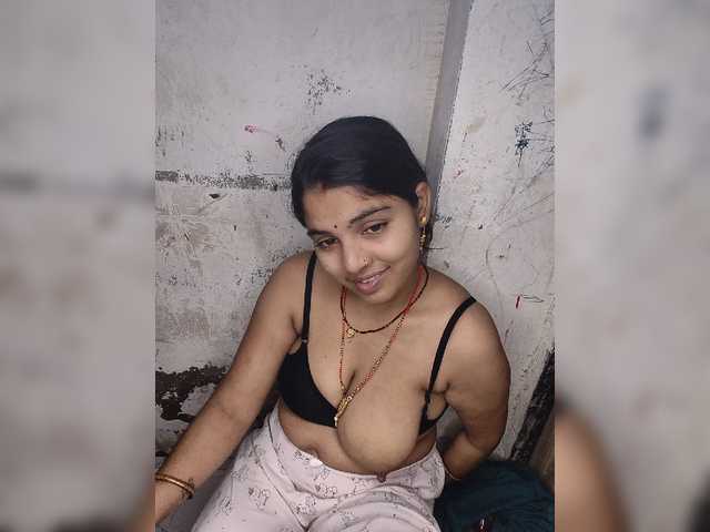 Tunnidelhi live cam on BongaCams