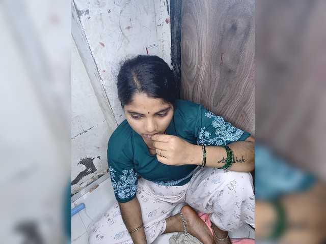 Tunnidelhi live cam on BongaCams