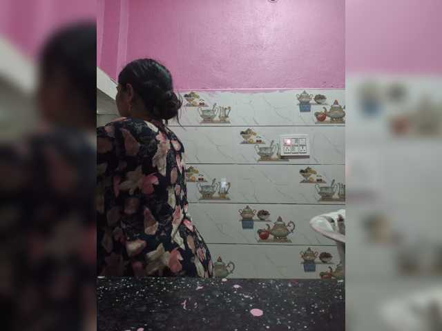 Tunnidelhi live cam on BongaCams