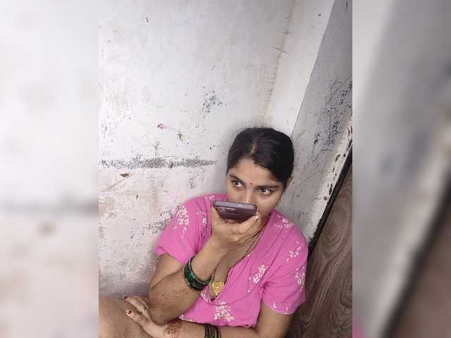 Tunnidelhi live cam on BongaCams