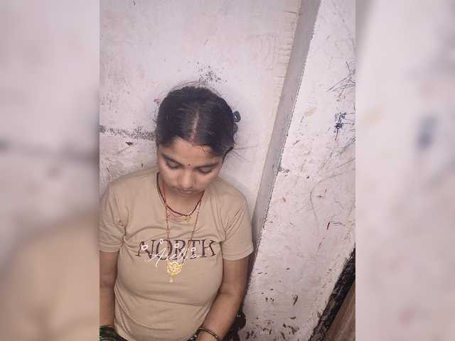 Tunnidelhi live webcam show