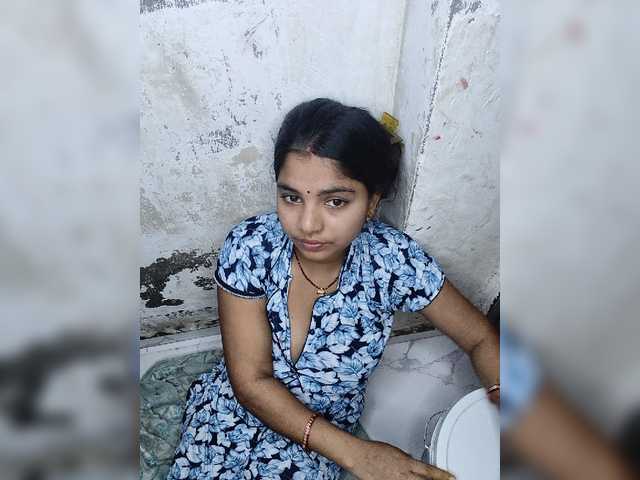 Tunnidelhi live cam on BongaCams