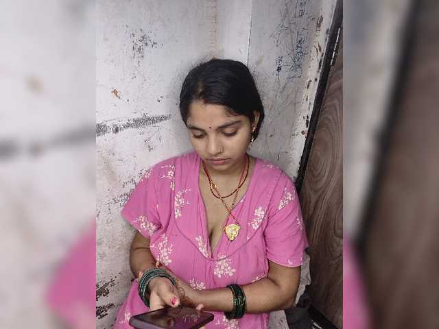Tunnidelhi live webcam show